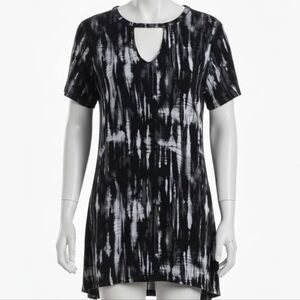 Mudd Black and White Tie-Dye Short Sleeve Top